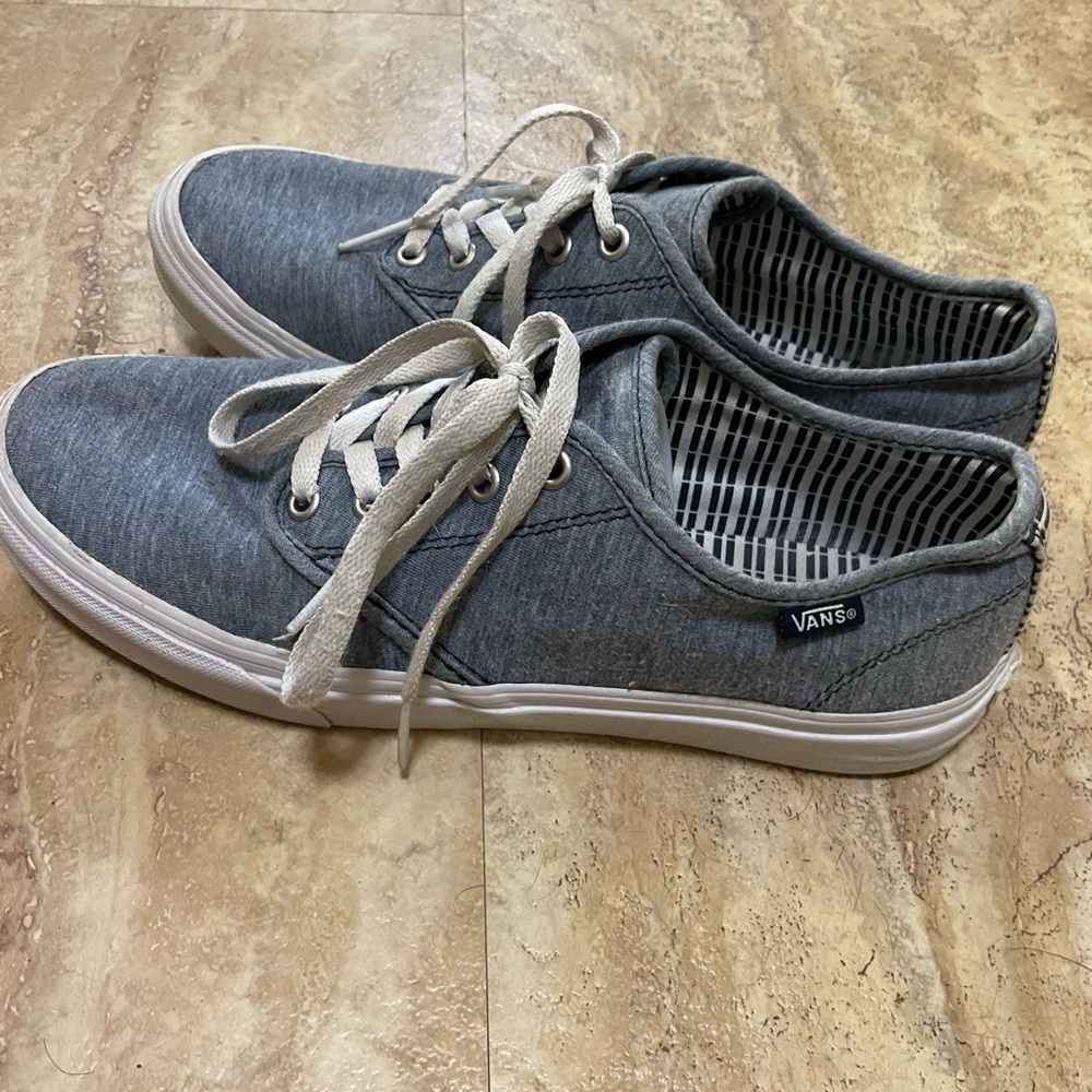 NWOT Great looking Vans Woman’s Size 10